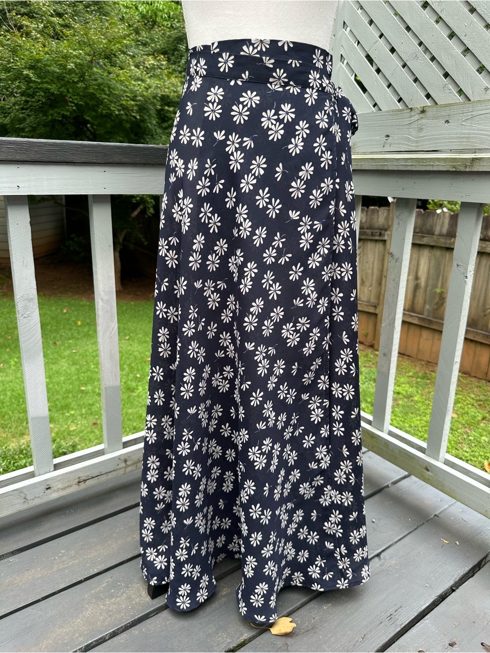 Vintage 90’d express Navy blue with white daisy print maxi skirt with wrap tie